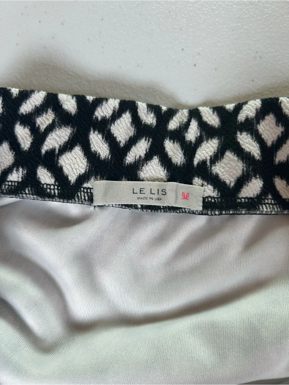 Le Lis Black White Geometric Mini Skirt Red Zipper Detail Made in USA Size XL